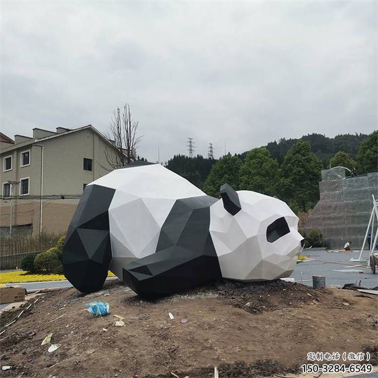鍛鋼熊貓雕塑選用，小區擺件，大型切面熊貓雕塑公司