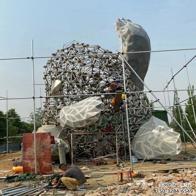 熊貓雕塑工廠標準，多彩藝術，鏤空切面熊貓雕塑供應