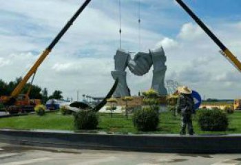 現(xiàn)代握手雕塑制作，景區(qū)案例，景觀不銹鋼握手雕塑定做