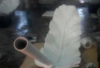 羽毛雕塑服務(wù)商，噴泉雕塑，玻璃鋼羽毛雕塑訂做