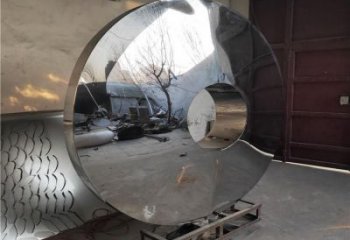 圓鏡雕塑優(yōu)選，景區(qū)案例，抽象不銹鋼圓鏡雕塑選用