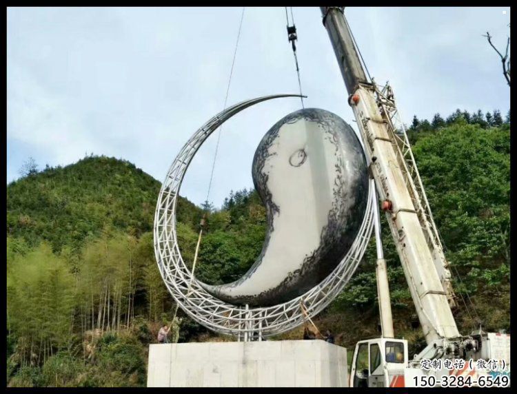 大型月亮雕塑，鍍銅景觀(guān)雕塑，鏡面工藝