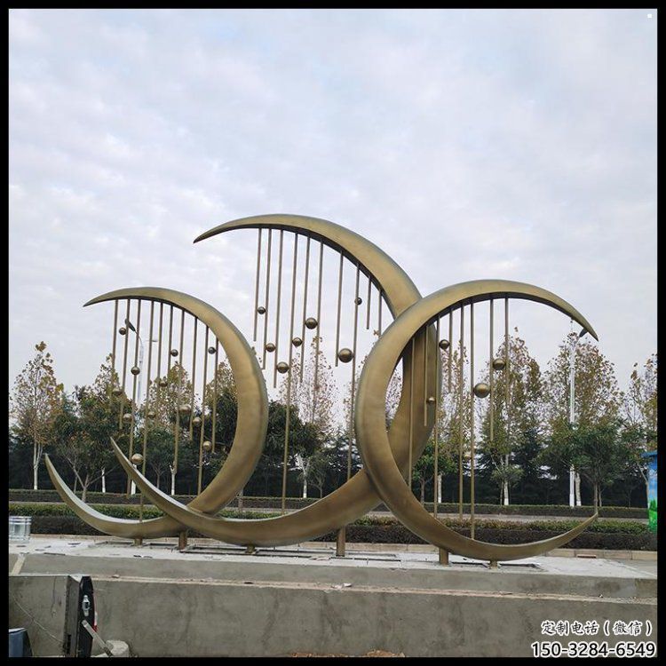 大型月亮雕塑公司，花園小品，月亮水簾雕塑廠家提供