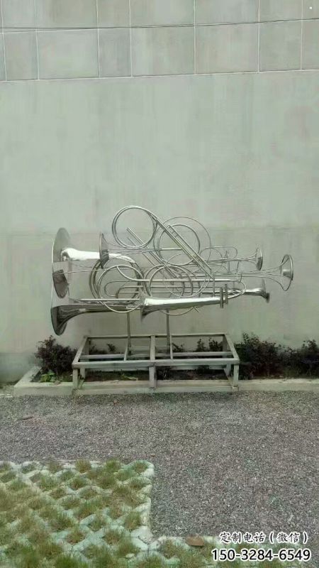 鏤空號角雕塑