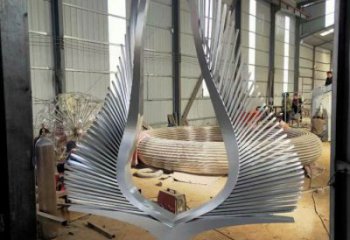 步行街翅膀雕塑，鍛造景觀雕塑，鏤空方式