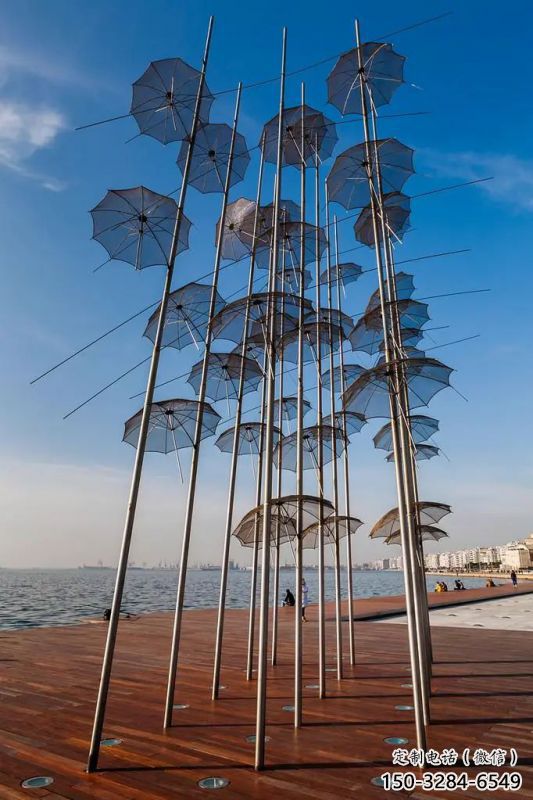 梅州步行街雨傘雕塑