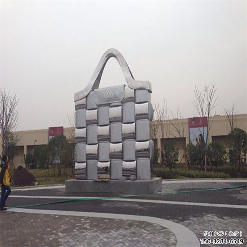興安盟景觀背包雕塑優(yōu)選，陸地?cái)[件，園林不銹鋼背包雕塑供應(yīng)